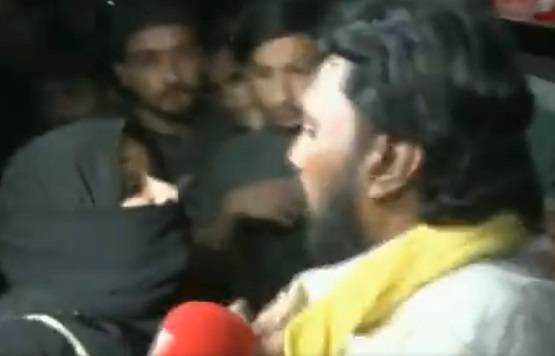 गुपचुप कर रहा था तीसरी शादी, पहली पत्नी पहुंच गई वेन्यू और...