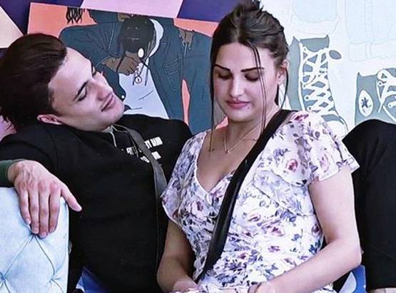 बिग बॉस के बाद भी प्यार बरकरार, रोामंटिक पोज में साथ दिखे आसिम-हिमांशी