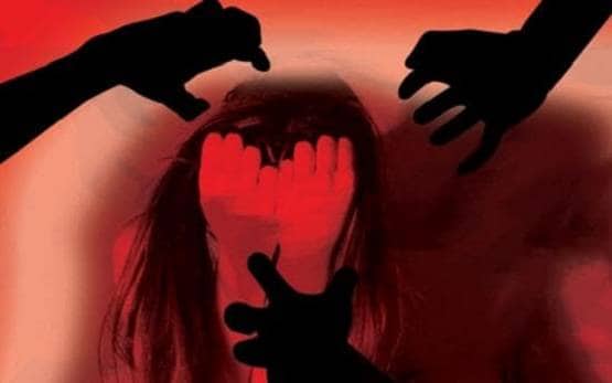 पत्नी पर चीटिंग का आरोप लगा युवक ने किए अफेयर, जबरन दिखाता था वीडियो