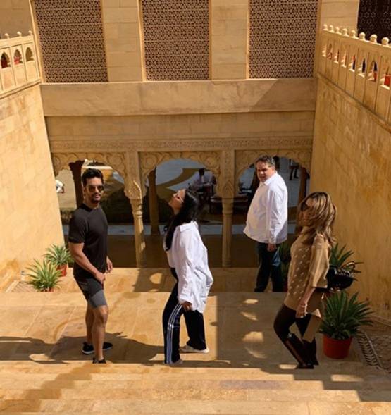 संजय कपूर की वाइफ संग जैसलमेर पहुंचीं गौरी खान, शेयर की स्पेशल तस्वीरें