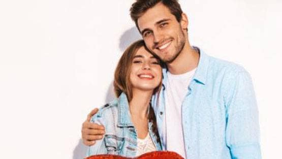 गर्लफ्रेंड के बदलते मूड से हैं परेशान? उसकी राशि में छुपा है राज