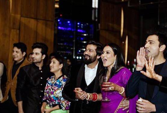 शादी के बाद काम्या ने रखी कॉकटेल पार्टी, पति संग दिखी रोमांटिक केमिस्ट्री