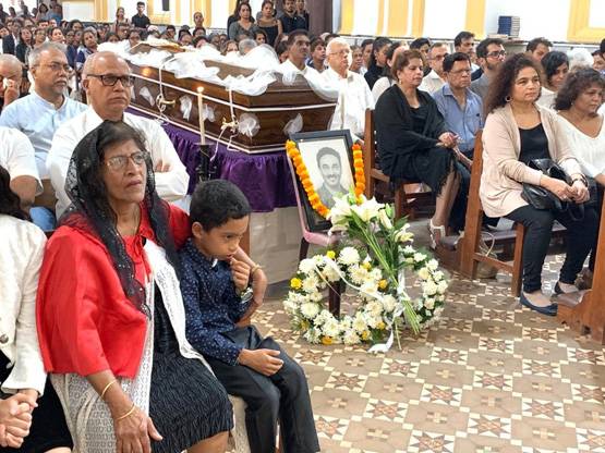 वेंडेल रॉड्रिक्स के अंतिम संस्कार में पहुंचे अरशद वारसी, नदारद रहे स्टार्स