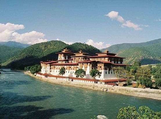 भूटान ने भारतीयों को दिया झटका, बंद कर दी देश में फ्री एंट्री