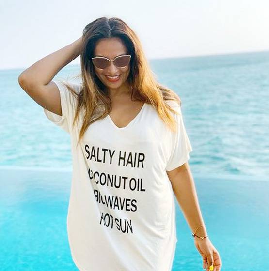 मालदीव हॉलिडे पर रोमांटिक हुए बिपाशा-करण, पूल में किया लिपलॉक