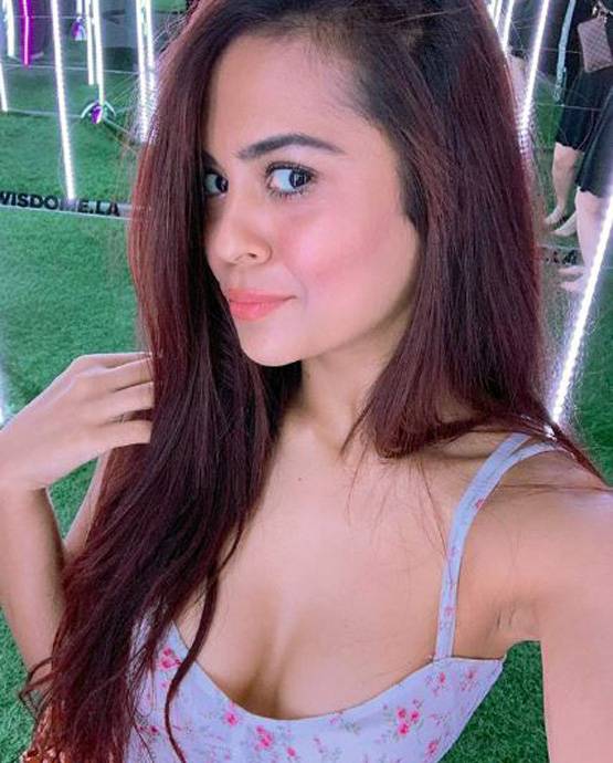 शाहरुख खान की ऑनस्क्रीन बेटी का बोल्ड अंदाज, फोटोज वायरल