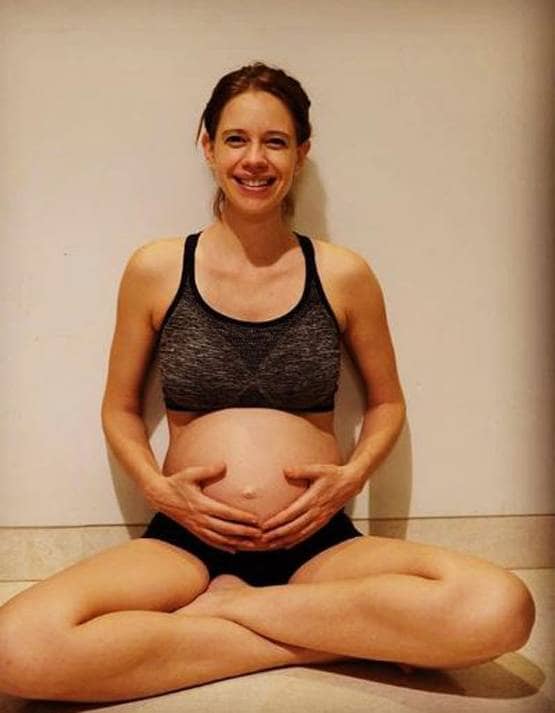 बिना शादी के मां बनीं कल्कि केकलां, घर आई नन्हीं परी