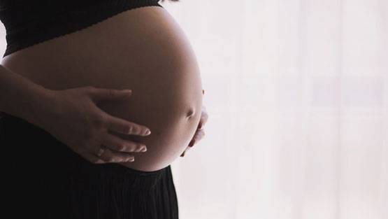 क्या होती है सरोगेसी जिससे शिल्पा शेट्टी बनीं मां