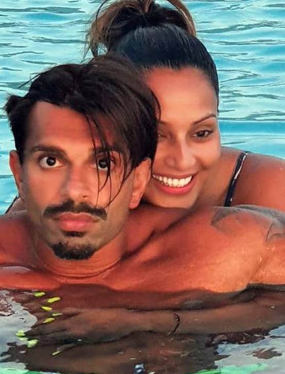 मालदीव हॉलिडे पर रोमांटिक हुए बिपाशा-करण, पूल में किया लिपलॉक
