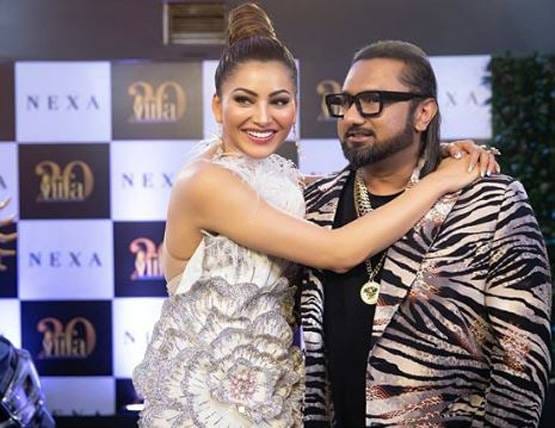 ग्लैमरस लुक छोड़ भूल भुलैया की मंजुलिका बनीं उर्वशी, तस्वीरें देख सभी हैरान