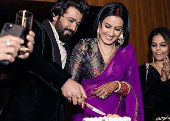 शादी के बाद काम्या ने रखी कॉकटेल पार्टी, पति संग दिखी रोमांटिक केमिस्ट्री