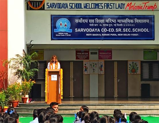 मेलानिया ट्रंप ने देखे दिल्ली के दो स्कूल, विज‍िटर बुक में लिखी ये बात