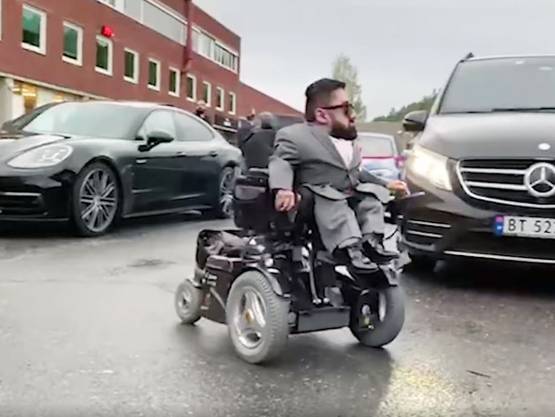 पाकिस्तान में क्यों छाया है छोटे कद का ये शख्स, सलमान जैसे स्टार भी फैन