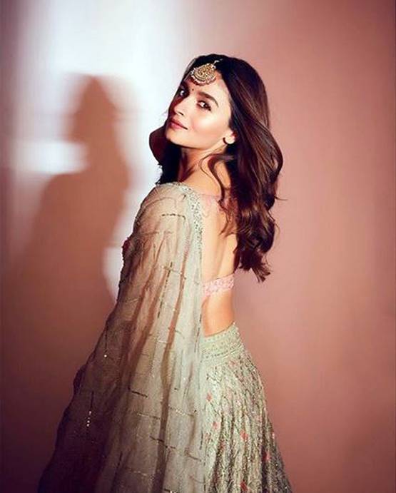 अनुष्का को पसंद रणबीर कपूर की गर्लफ्रेंड, तस्वीर पर किया स्पेशल कमेंट