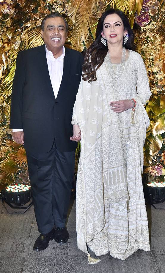 अरमान जैन के रिसेप्शन में बहू श्लोका संग पहुंचा अंबानी परिवार