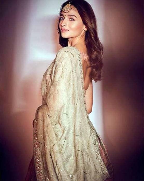 अनुष्का को पसंद रणबीर कपूर की गर्लफ्रेंड, तस्वीर पर किया स्पेशल कमेंट