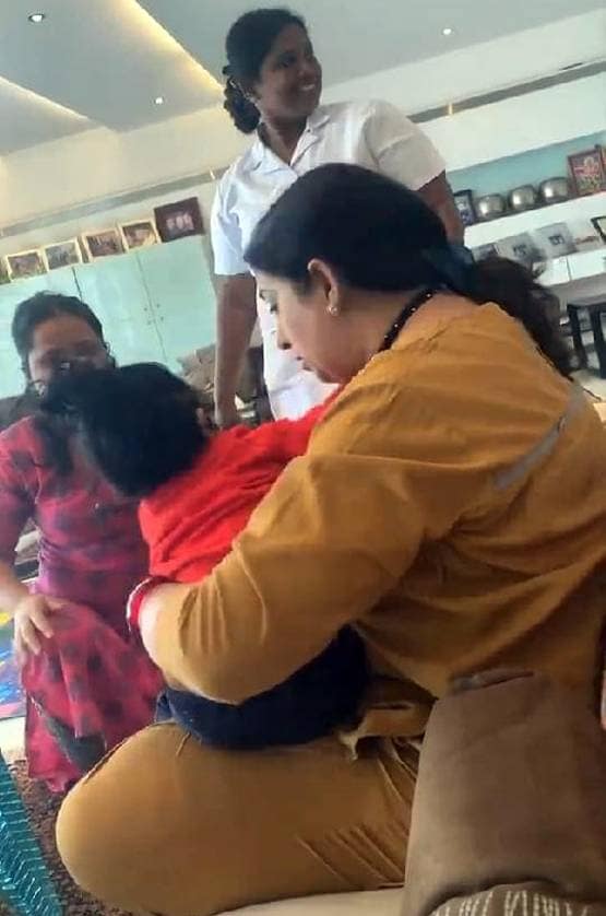 एकता कपूर के बेटे रवि संग स्मृति ईरानी का प्लेटाइम, Photos