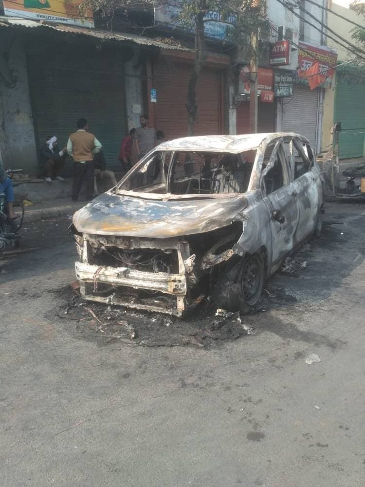 दिल्ली: हिंसा के दौरान युवक के सिर में घुस गई रॉड, ऐसे बची जान