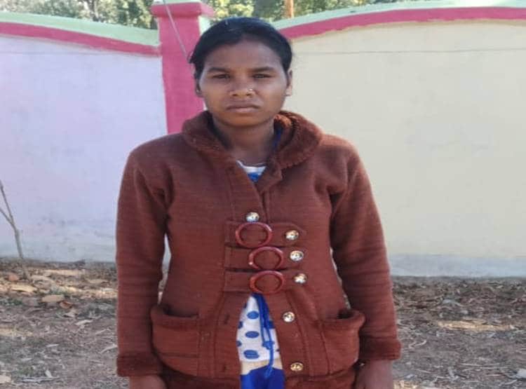 प्रेमी की कब्र पर सोती थी प्रेमिका, जब खुदाई हुई तो पुलिस भी दंग रह गई