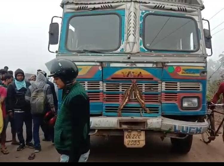 वो तड़पता रहा, उसके बदन से खून बहता रहा और लोग फोटो खींचते रहे