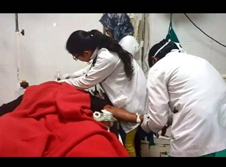 सुकून से सोए थे यात्री, ट्रक में जा घुसी बस, नशेड़ी ड्राइवर जिम्मेदार!