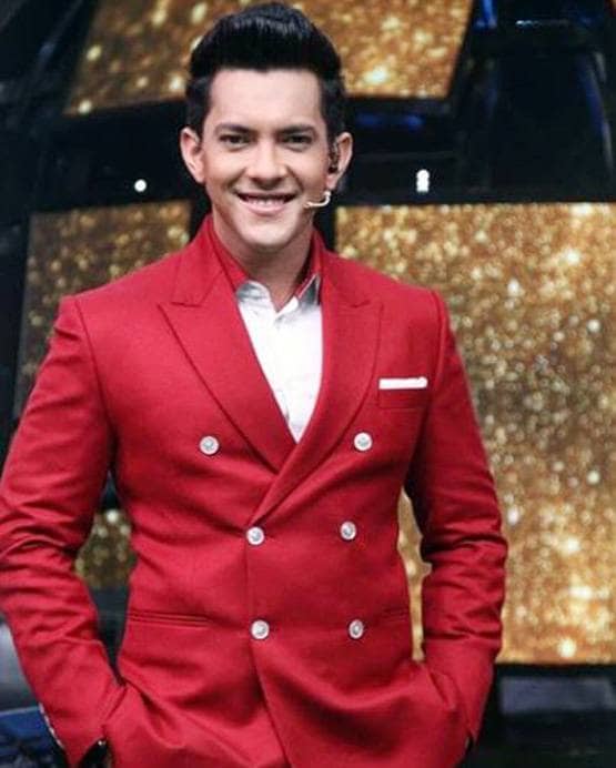 नेहा कक्कड़ की तरह कंट्रोवर्सी किंग रहे हैं आदित्य नारायण, ये हैं वजह