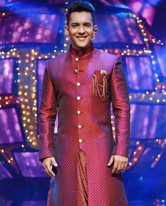 नेहा कक्कड़ की तरह कंट्रोवर्सी किंग रहे हैं आदित्य नारायण, ये हैं वजह