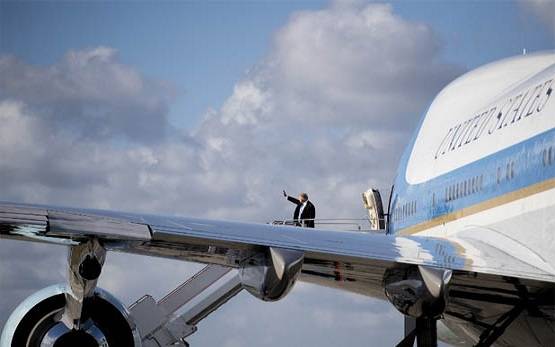 इस विमान से भारत पहुंचे डोनाल्ड ट्रंप, उड़ता-फिरता 'व्हाइट हाउस' है