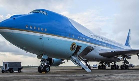 इस विमान से भारत पहुंचे डोनाल्ड ट्रंप, उड़ता-फिरता 'व्हाइट हाउस' है