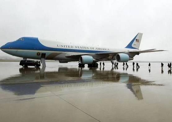 इस विमान से भारत पहुंचे डोनाल्ड ट्रंप, उड़ता-फिरता 'व्हाइट हाउस' है