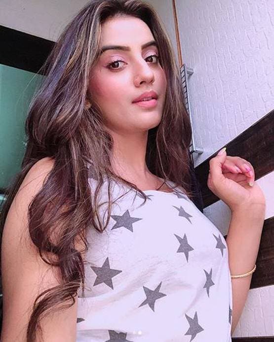 भोजपुरी एक्ट्रेस अक्षरा ने शेयर की ग्लैमरस तस्वीरें, फैन्स बोले- जंगली जवानी