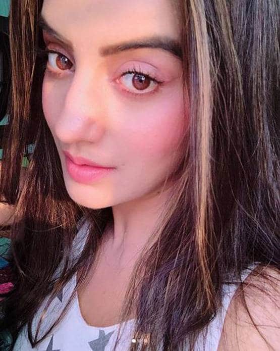 भोजपुरी एक्ट्रेस अक्षरा ने शेयर की ग्लैमरस तस्वीरें, फैन्स बोले- जंगली जवानी