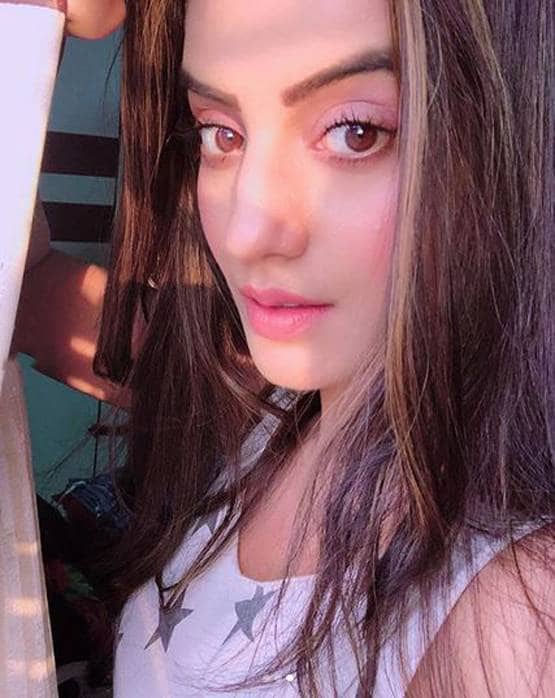 भोजपुरी एक्ट्रेस अक्षरा ने शेयर की ग्लैमरस तस्वीरें, फैन्स बोले- जंगली जवानी