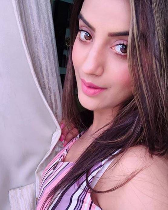भोजपुरी एक्ट्रेस अक्षरा ने शेयर की ग्लैमरस तस्वीरें, फैन्स बोले- जंगली जवानी
