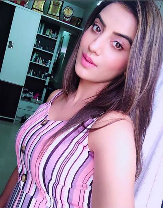 भोजपुरी एक्ट्रेस अक्षरा ने शेयर की ग्लैमरस तस्वीरें, फैन्स बोले- जंगली जवानी