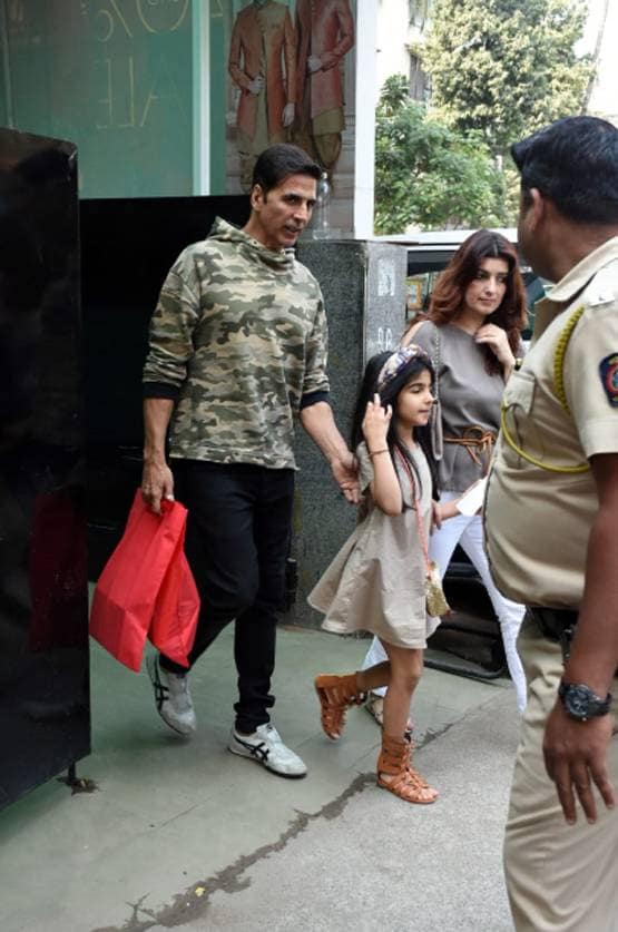 छुट्टी के दिन अक्षय का बेटी नितारा संग डे आउट, देखें फोटोज