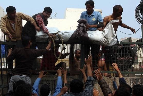 छत पर मिले पत्थर-पेट्रोल बम, ताहिर हुसैन बोले- मेरे घर का दुरुपयोग किया गया