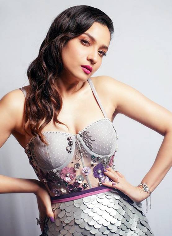 क्या हिना खान के सामने टिक पाएंगी टीवी की ये पॉपुलर एक्ट्रेस?