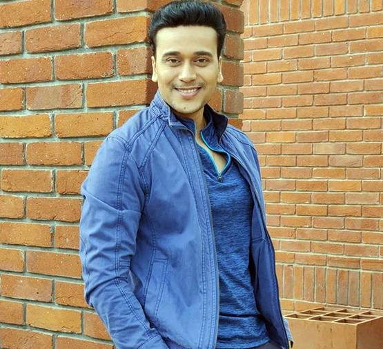 हनीमून ट्रिप पर पवित्र रिश्ता फेम अनुराग, पत्नी संग लिपलॉक करते आए नजर