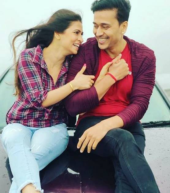 हनीमून ट्रिप पर पवित्र रिश्ता फेम अनुराग, पत्नी संग लिपलॉक करते आए नजर