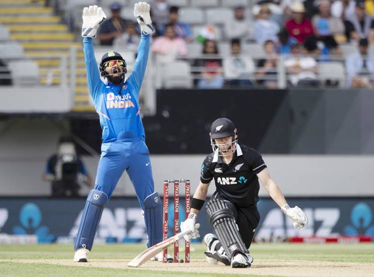 तीसरे वनडे से इस खिलाड़ी का कटेगा पत्ता, मनीष या पंत को मौका!