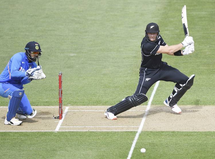 तीसरे वनडे से इस खिलाड़ी का कटेगा पत्ता, मनीष या पंत को मौका!