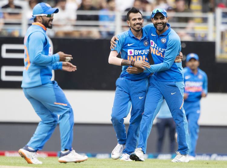 तीसरे वनडे से इस खिलाड़ी का कटेगा पत्ता, मनीष या पंत को मौका!