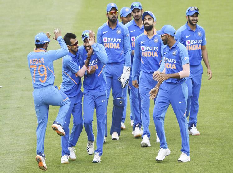 तीसरे वनडे से इस खिलाड़ी का कटेगा पत्ता, मनीष या पंत को मौका!