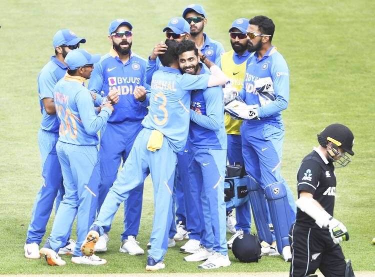 तीसरे वनडे से इस खिलाड़ी का कटेगा पत्ता, मनीष या पंत को मौका!