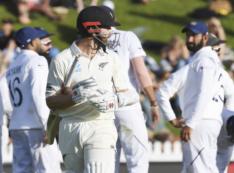 कोहली की कप्तानी पर लक्ष्मण ने उठाए सवाल, इस गलती से टेके घुटने