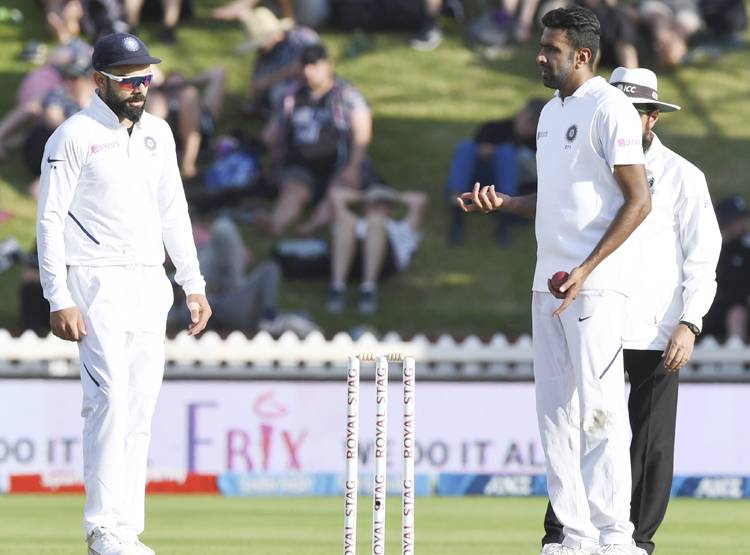 कोहली की कप्तानी पर लक्ष्मण ने उठाए सवाल, इस गलती से टेके घुटने