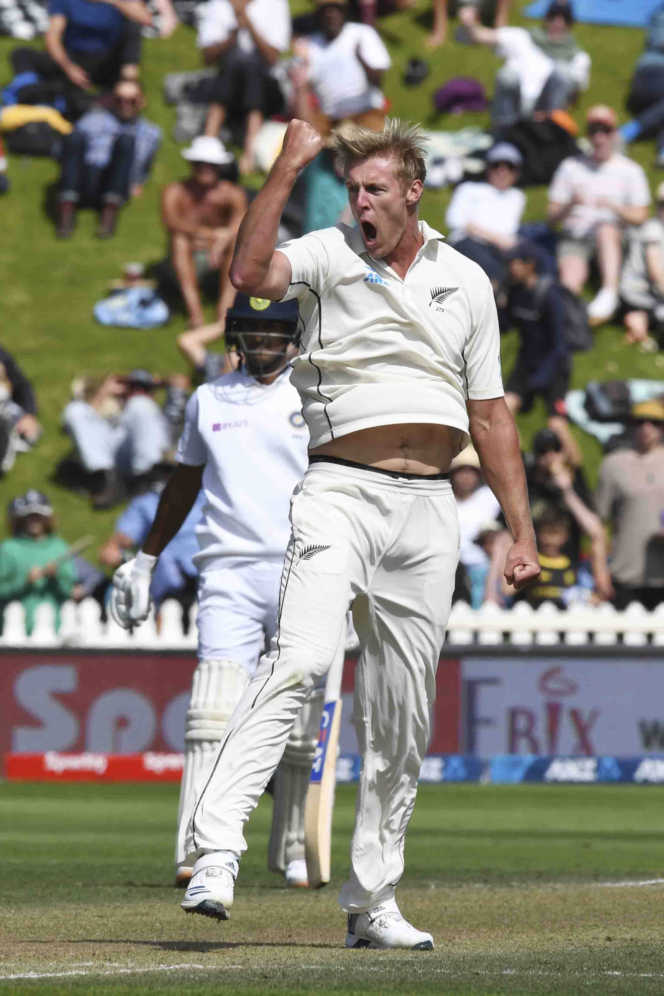 टीम इंडिया के लिए सिरदर्द बना यह खिलाड़ी, विकेट के साथ बरसा रहा छक्के