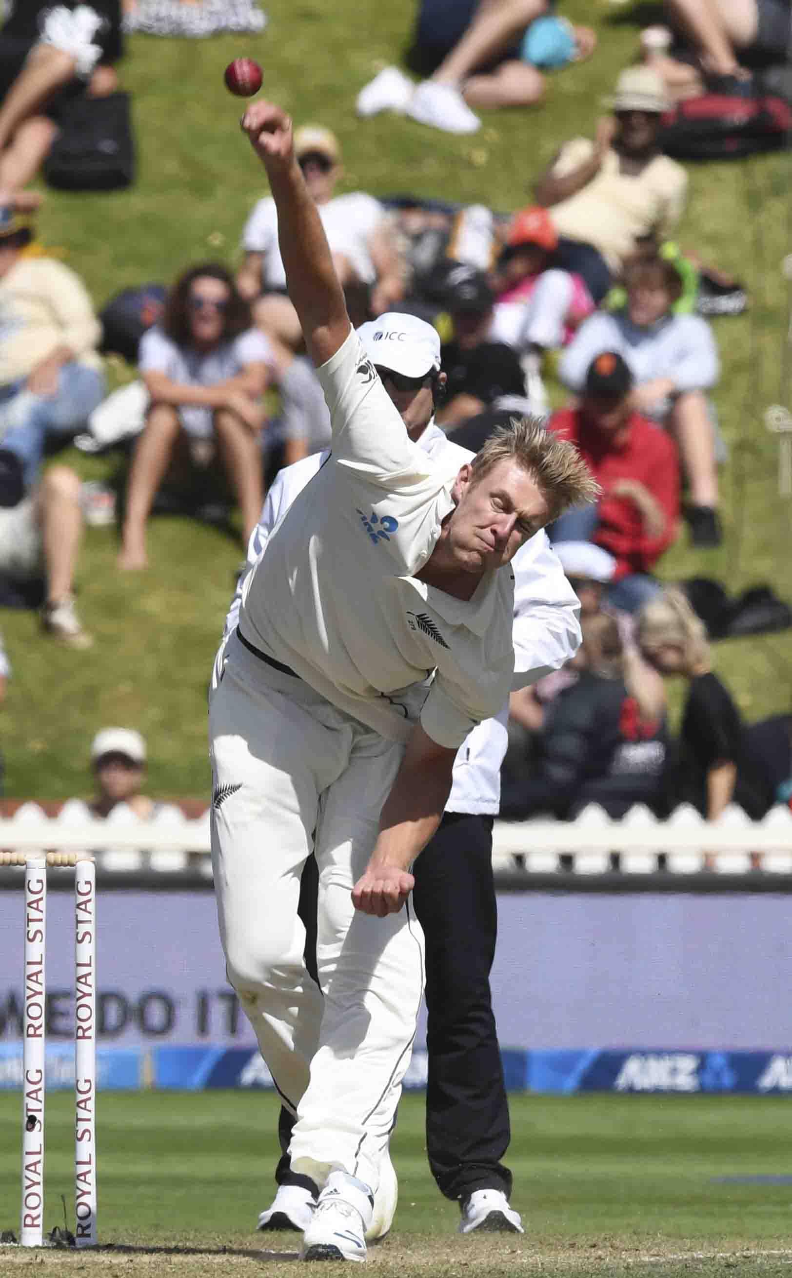 टीम इंडिया के लिए सिरदर्द बना यह खिलाड़ी, विकेट के साथ बरसा रहा छक्के