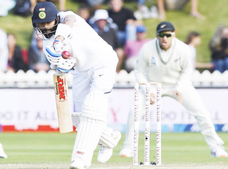 करियर के खराब दौर से गुजर रहे हैं कोहली? टेस्ट हो या वनडे नहीं बन रहे रन